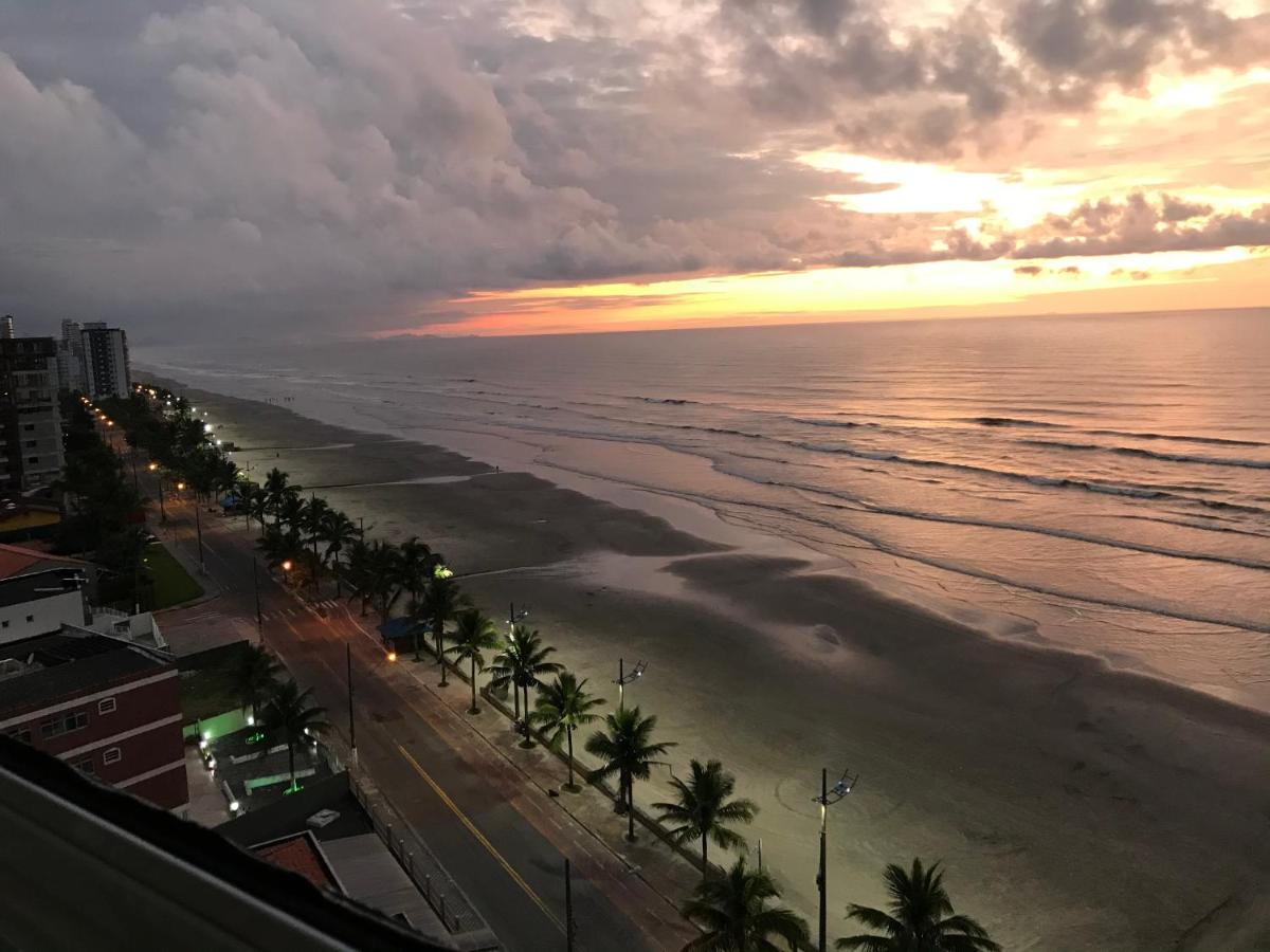 Mongaguá com vista para o Mar pé na areia Exterior foto
