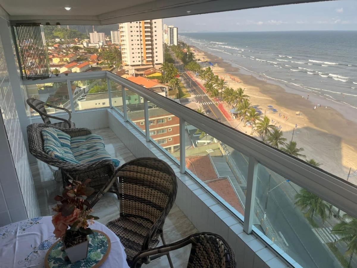 Mongaguá com vista para o Mar pé na areia Exterior foto