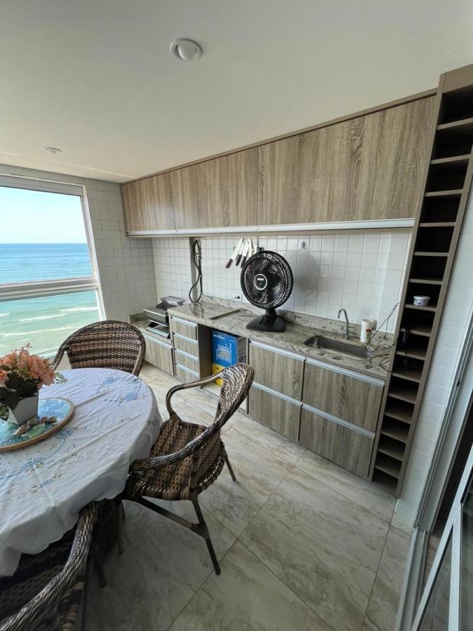 Mongaguá com vista para o Mar pé na areia Exterior foto