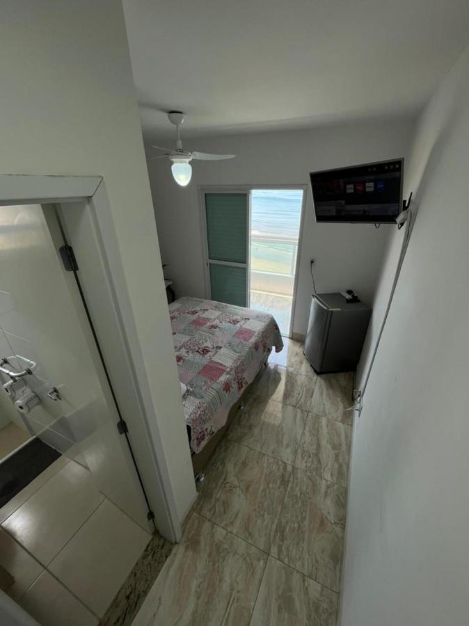 Mongaguá com vista para o Mar pé na areia Exterior foto