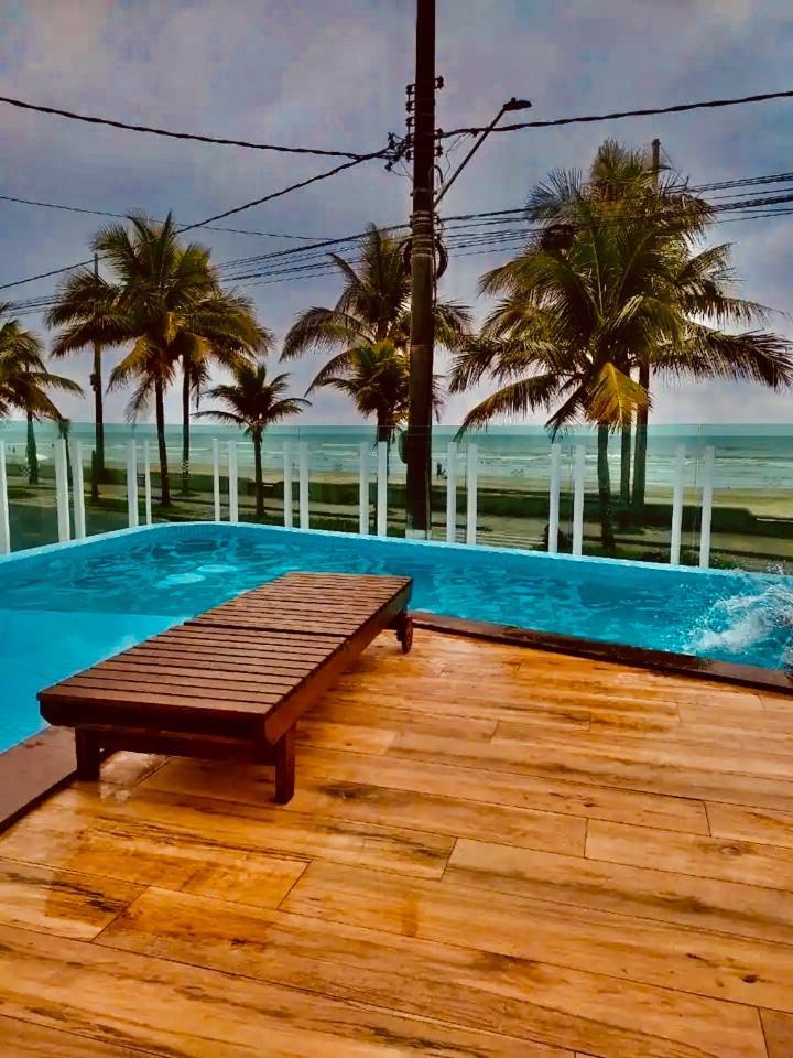 Mongaguá com vista para o Mar pé na areia Exterior foto